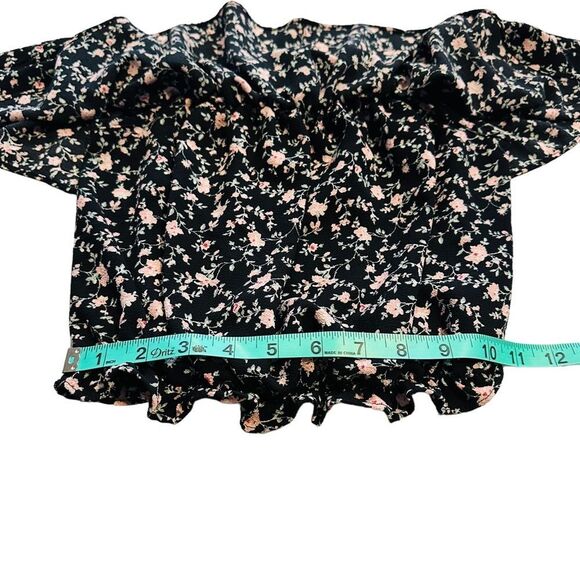 10/$25🦋 H.I.P. Black Floral Stretchy Crop Top - Size XS - Picture 12 of 13